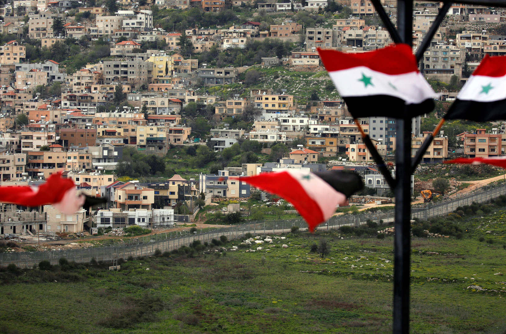 سوريا تؤكد إصابة جنديين جراء هجوم إسرائيلي على مواقع في ريف دمشق