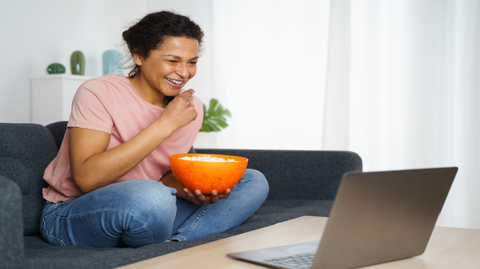 تقرير يكشف كيف يمكن أن تضر مشاهدات "نيتفلكس" بكوكب الأرض!