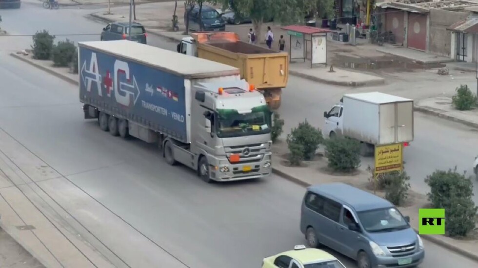 شاهد.. RT ترصد دخول أول قافلة للتحالف إلى شمال سوريا بعد لقاء أردوغان وبايدن