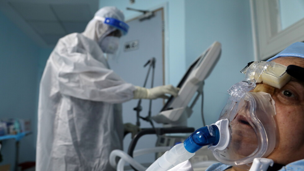 الأردن يسجل أعلى حصيلة بإصابات كورونا اليومية منذ أبريل وسط مخاوف من انتكاسة وبائية