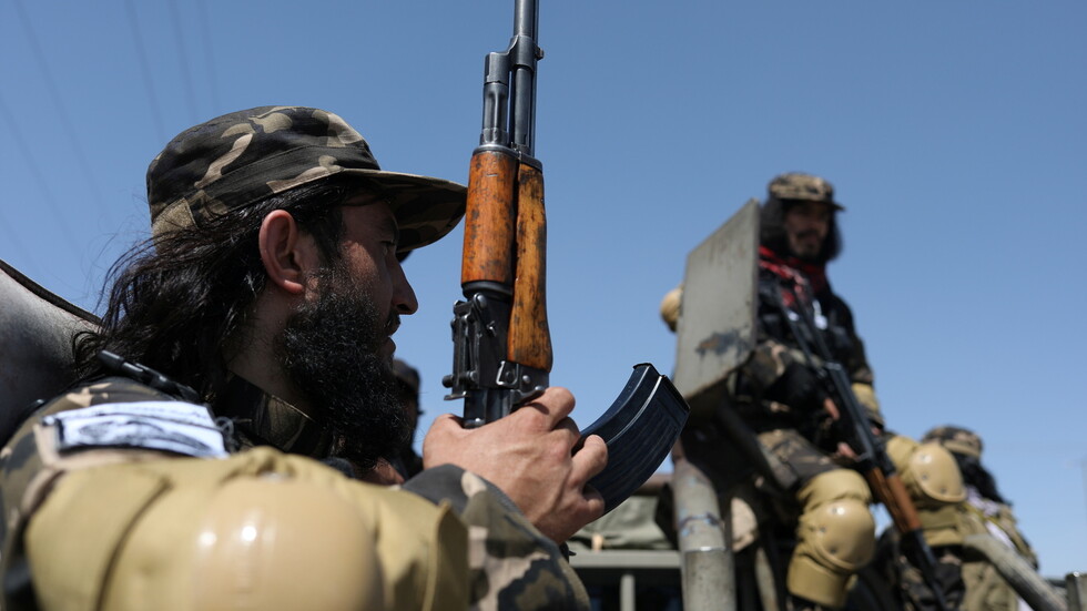 مقاتلو طالبان بحلة جديدة على غير المألوف (صور)