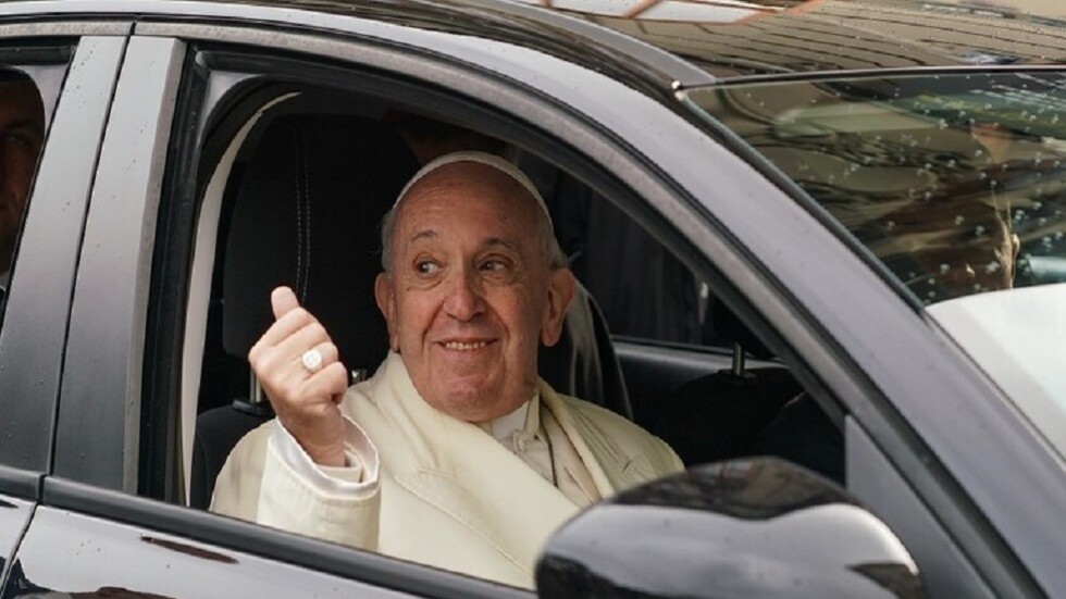 خلال زيارة إلى مقبرة عسكرية.. البابا يطالب بالتوقف عن صناعة الأسلحة