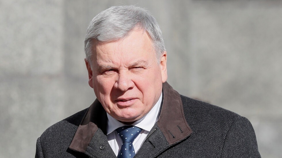 وزير الدفاع الأوكراني يقدم استقالته