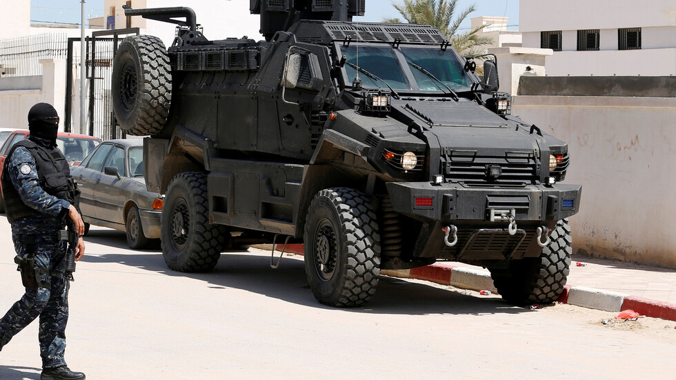 الأمن التونسي يكتشف نفقا سريا يؤدي إلى محيط إقامة السفير الفرنسي بضواحي العاصمة