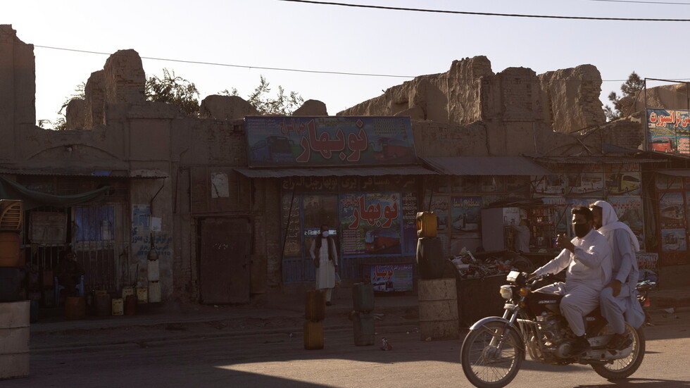 آلاف الأطنان من المساعدات الأممية تتوجه من مستودعات دبي إلى أفغانستان استعدادا للشتاء