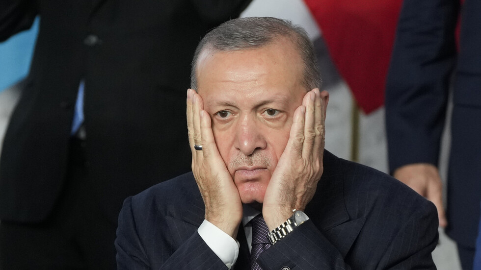 الشرطة التركية تبدأ تحقيقا بعد نشر شائعات عن وفاة أردوغان ومكتبه يعلق