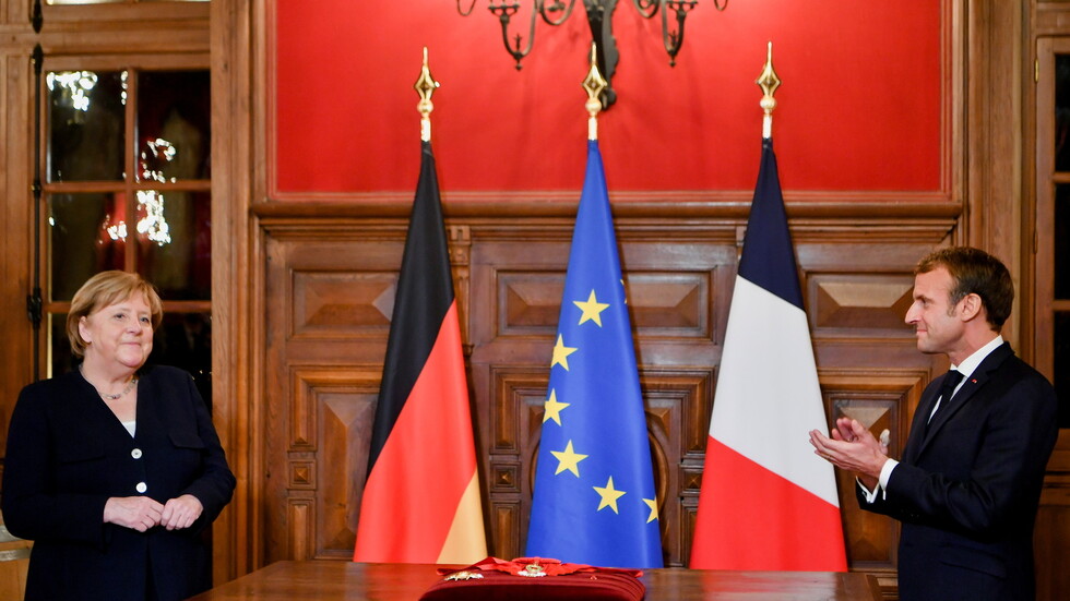 ميركل تقوم بزيارة وداع لفرنسا