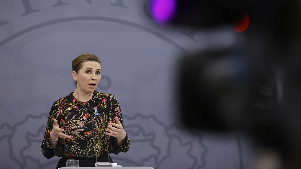 رئيسة وزراء الدنمارك تنكر معرفتها بعدم شرعية قتل الملايين من حيوانات المنك