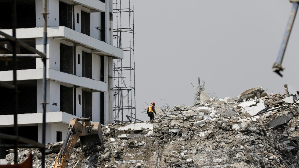 ارتفاع حصيلة ضحايا انهيار مبنى في لاغوس إلى 36 قتيلا