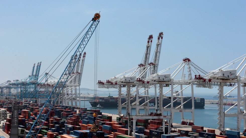 "بلومبرغ" تحذر من أزمة تهدد الاقتصاد العالمي