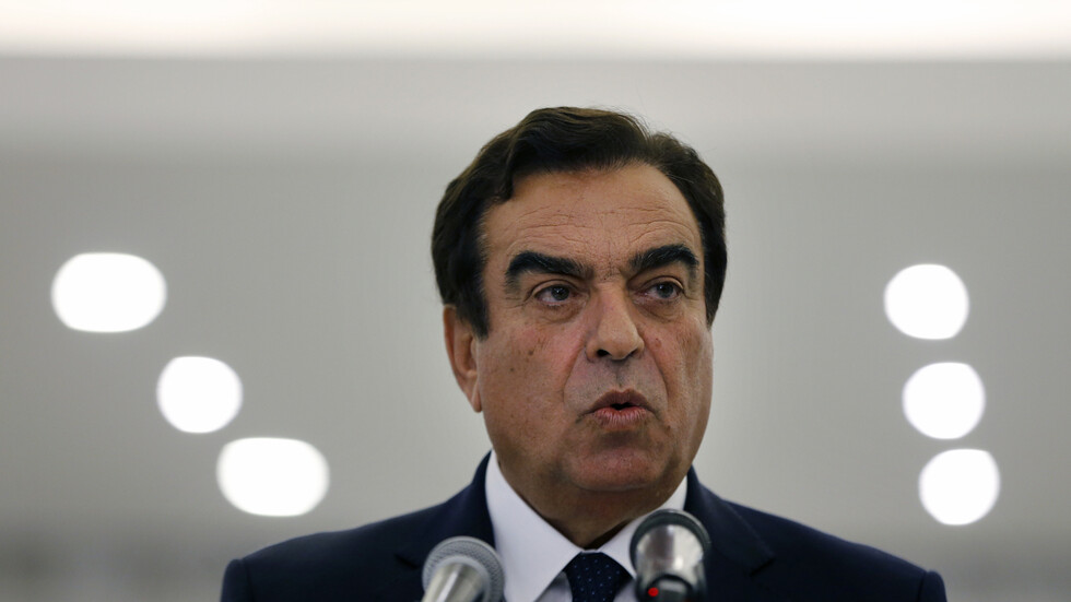 وزير الإعلام اللبناني يعلن أنه لن يقدم استقالته