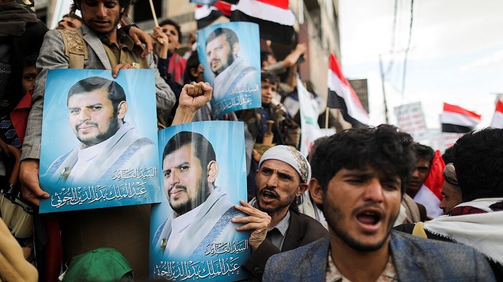 الحوثيون يفرجون عن عشرات الأسرى في مأرب