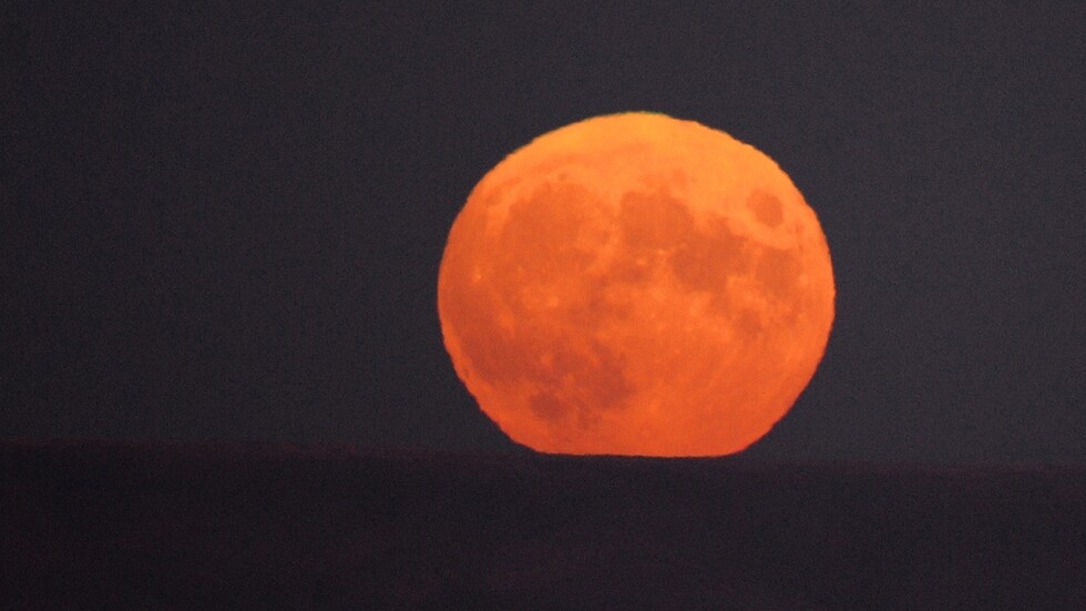 بناء منازل على القمر.. خيال أم واقع.. خبير يوضح