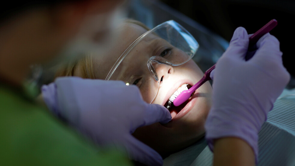 السر في أحد أنواع الزيوت.. خبيرة تكشف عن طريقة مثلى لمواجهة تسوس الأسنان وإبقاء الفم في حالة صحية