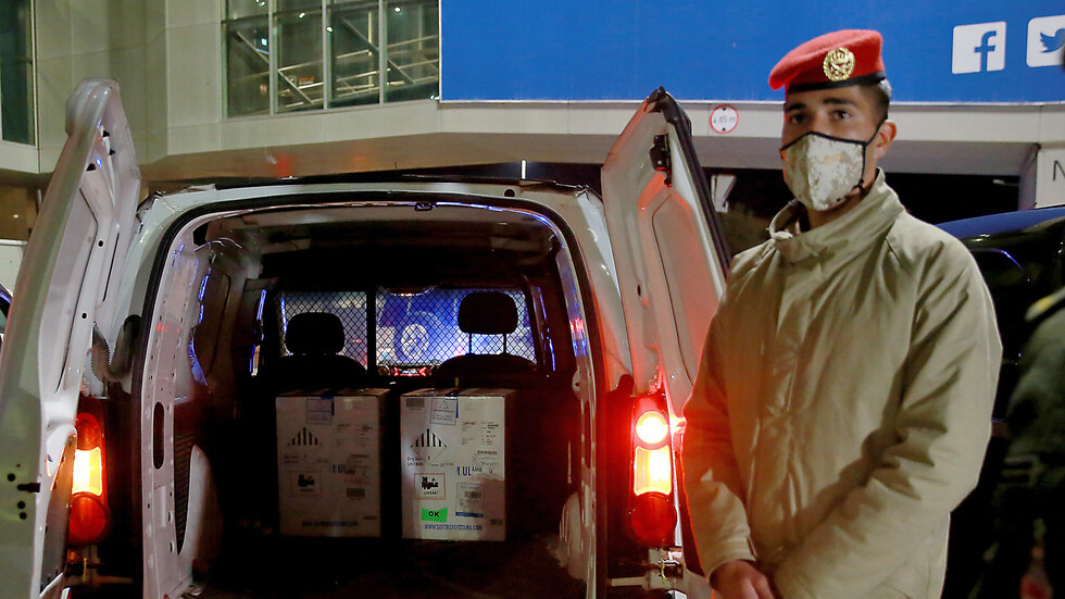 عطل في إحدى منظومات التطعيم يفتح حوارا رصينا بين وزير أردني حالي ووزير سابق