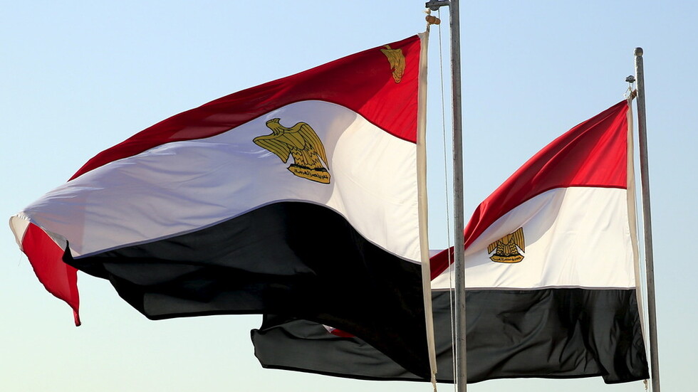 مصر.. مستشار السيسي يدخل على خط الجدل حول 