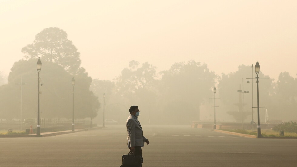 هواء سام يغطي نيودلهي بعد يومين من احتفال هندوسي