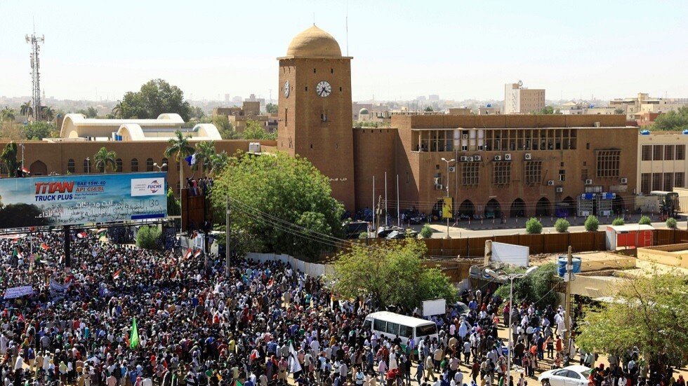 "تجمع المهنيين السودانيين" يطالب بحل قوات الدعم السريع والحركات المسلحة أو دمج بعض عناصرها في الجيش