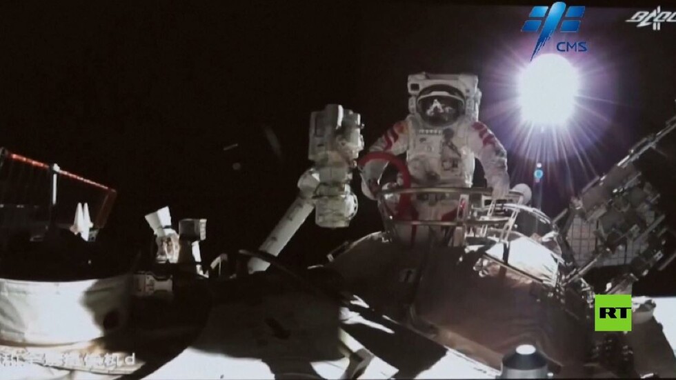 شاهد.. رواد الفضاء الصينيون يبدأون خروجهم إلى الفضاء المفتوح من المحطة الفضائية الصينية
