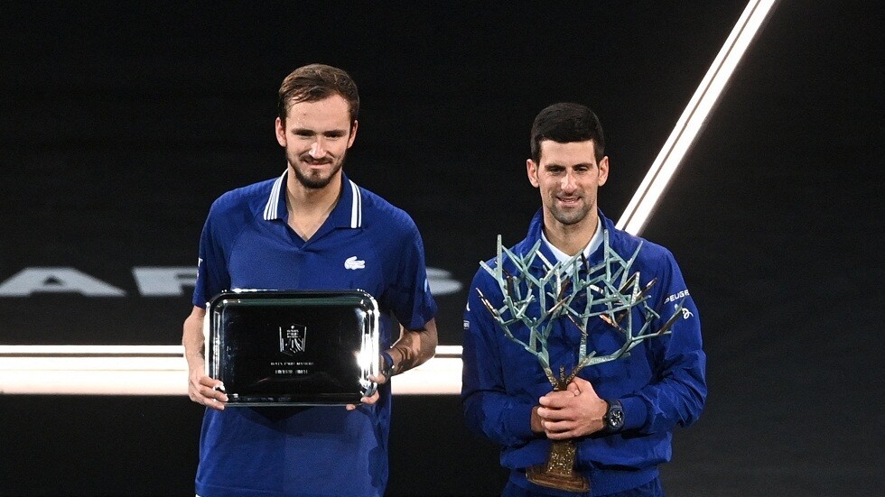 دجوكوفيتش يثأر من مدفيديف ويحرز لقبه السادس في بطولة باريس للأساتذة (فيديو)