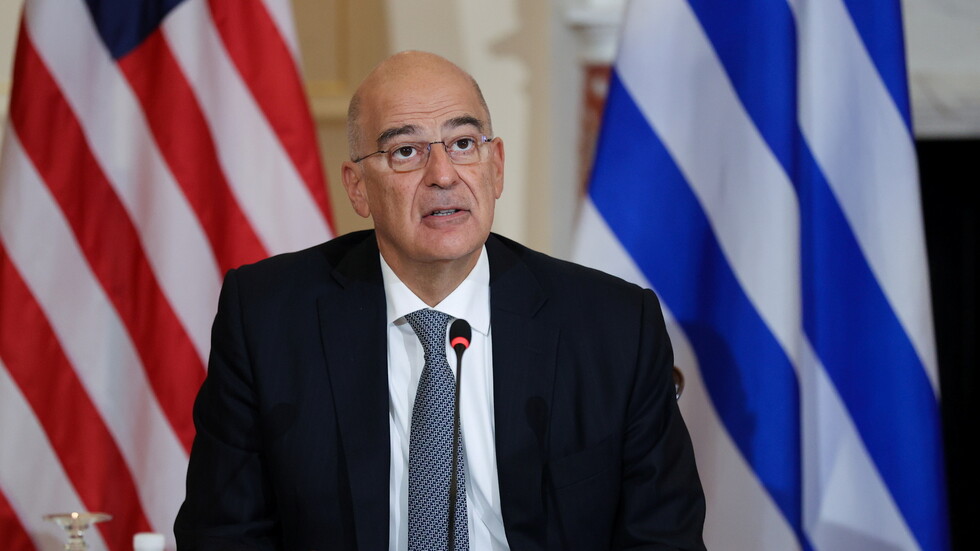 وزير الخارجية اليوناني يتهم تركيا بالاستمرار في "سلوكها العنيف"