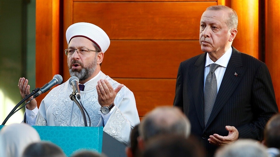 "زمان": رئيس الشؤون الدينية التركي يقر بفشل مشروع أردوغان لبناء جيل متدين