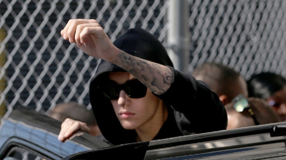 جاستين بيبر يصدم الجمهور بعد ظهوره بـ"الحجاب" (صور + فيديو)