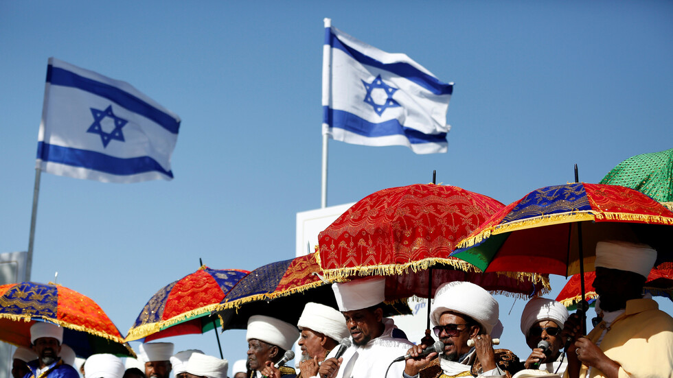 "هآرتس": عشرات الإثيوبيين المستقدمين من تيغراي إلى إسرائيل ليسوا يهودا