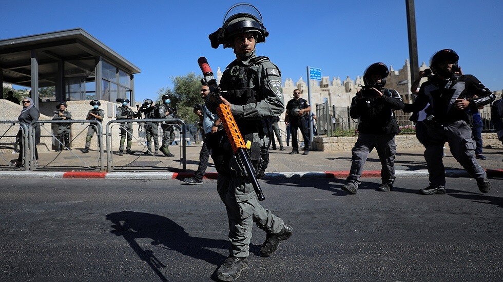 بالفيديو.. متطرفون يهود يحاصرون عمال محطة وقود عرب خلال أعمال شغب في القدس