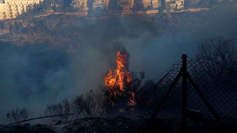 إضرام النار بسيارات قرب جامعة حيفا (فيديو)