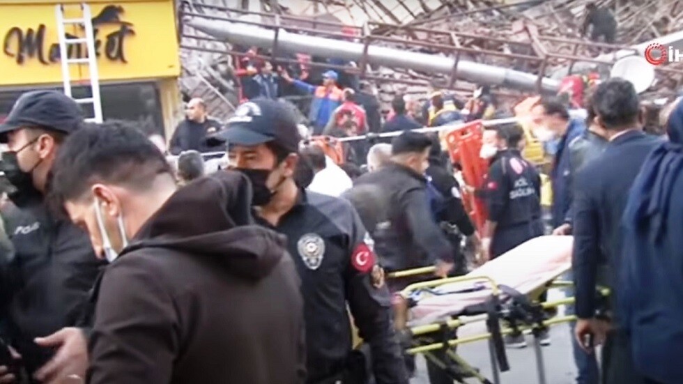 تركيا.. إصابة 13 شخصا في انهيار مبنى ومخاوف عن محاصرين تحت الأنقاض (فيديو)