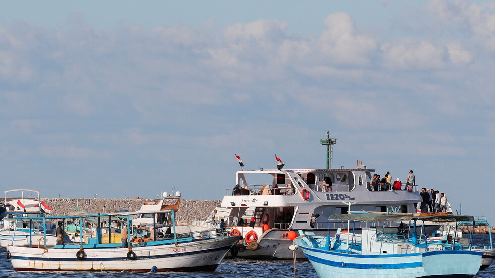 مصريون يهتفون: "أنا دمي فلسطيني" بعد علمهم بوجود إسرائيليين على يخت سياحي كانوا على متنه (فيديو)