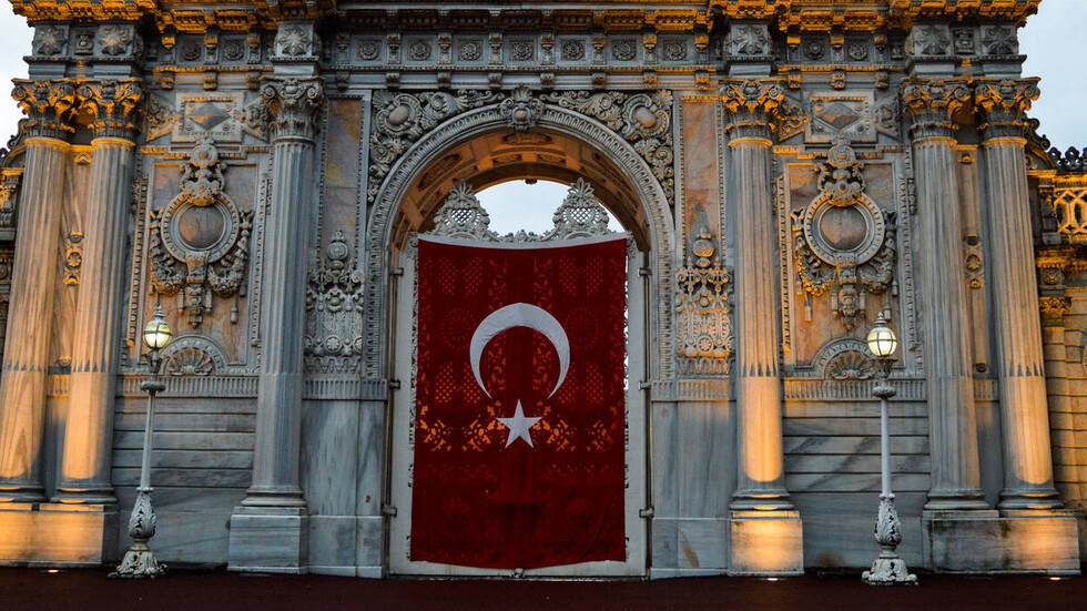 بالذكرى 83 لوفاة المؤسس..تركيا تصمت دقيقة وأردوغان يزور ضريحه (صور)