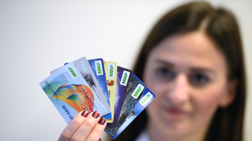 ميزة جديدة لبطاقة "مير" البنكية الروسية في موقع "آبل"