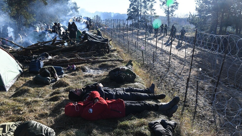 سلطات بولندا قلقة من أن "بيلاروس قد تقوم بتسليح المهاجرين"