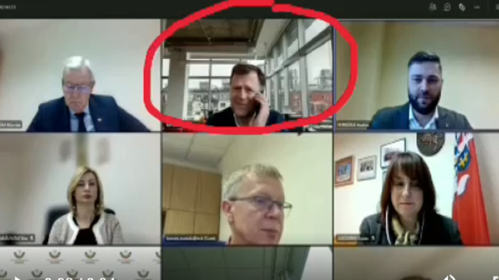 ليتوانيا.. موقف محرج جدا لبرلماني أثناء اجتماع عبر الفيديو