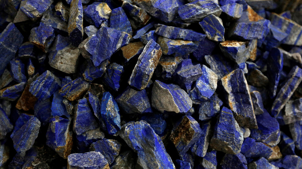 الأحجار الكريمة  مصدر تمويل لحركة 