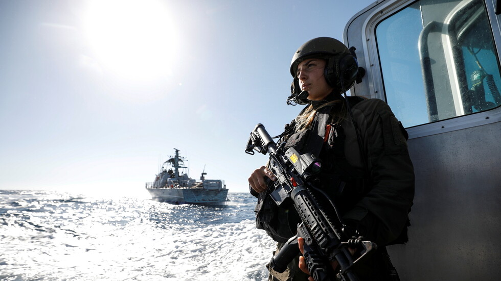 إسرائيل والإمارات والبحرين وأمريكا تنفذ تدريبا مشتركا في البحر الأحمر حول مداهمة سفن