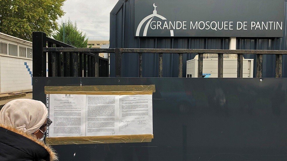 الأزهر يدين نقوشا مسيئة على جدران مسجد ومركزين إسلاميين شرق فرنسا