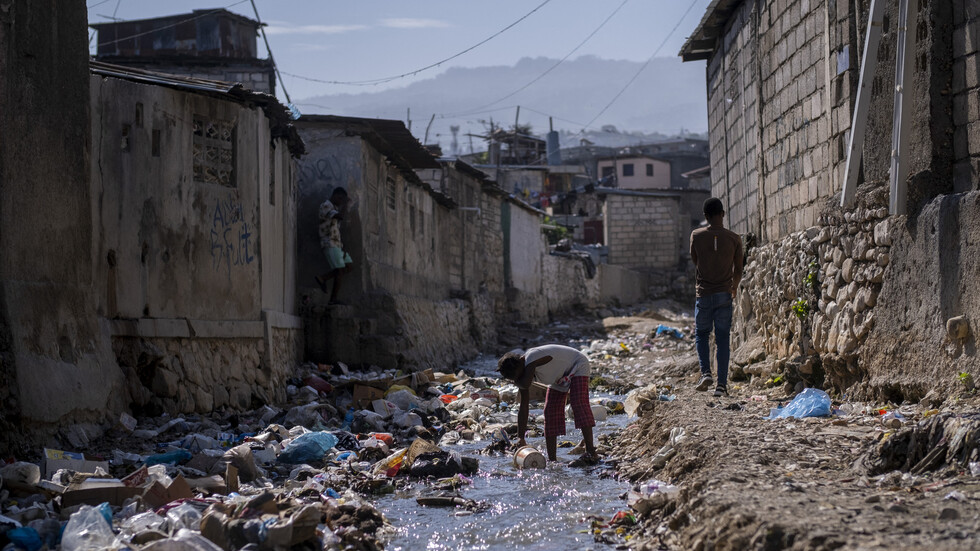 الولايات المتحدة تحث مواطنيها على مغادرة هايتي