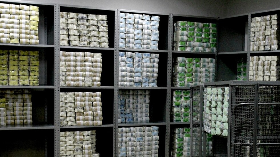 لبنان.. سعر صرف الدولار يتخطى عتبة الـ23 ألف ليرة لأول مرة منذ يوليو