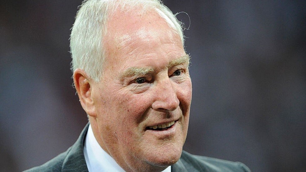 وفاة فلاورز الفائز بكأس العالم مع إنجلترا