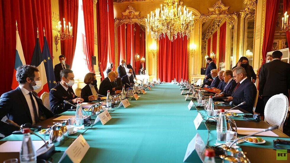 روسيا وفرنسا تؤكدان ضرورة تنفيذ اتفاقات مينسك لحل نزاع أوكرانيا وإحياء الصفقة النووية مع إيران