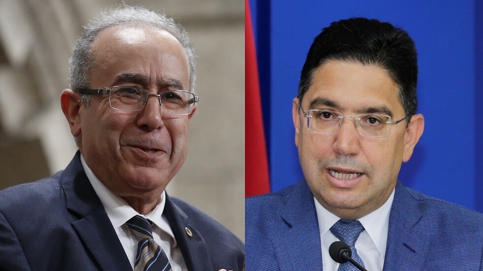 تزامنا مع التوترات بين البلدين.. صورة تجمع وزيري خارجية الجزائر والمغرب في باريس (صورة)