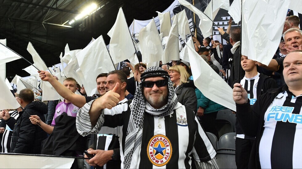 "رادار" نيوكاسل يرصد ثلاثة من لاعبي "الشياطين الحمر"