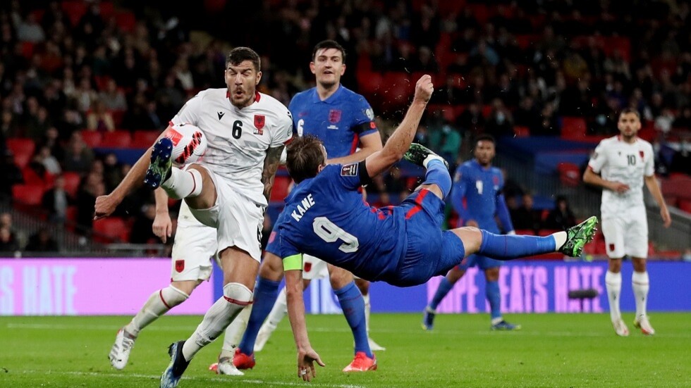 كين يوقع على ثلاثية "هاتريك" بمقصية.. فيديو