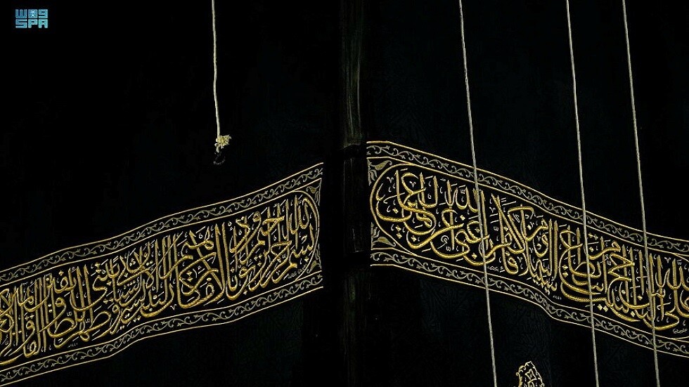 خطاط كسوة الكعبة يروي لحظة معرفته بنبأ حصوله على الجنسية السعودية