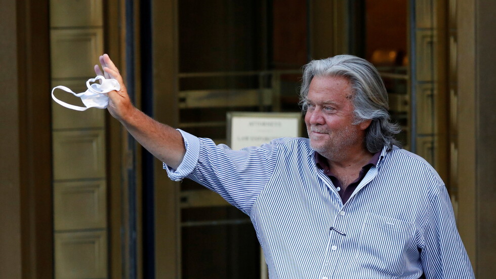 توجيه تهمة ازدراء الكونغرس إلى مستشار ترامب السابق