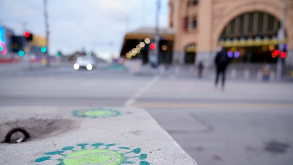 الآلاف يحتجون في ملبورن الأسترالية على فرض التطعيم ضد كورونا (فيديو)