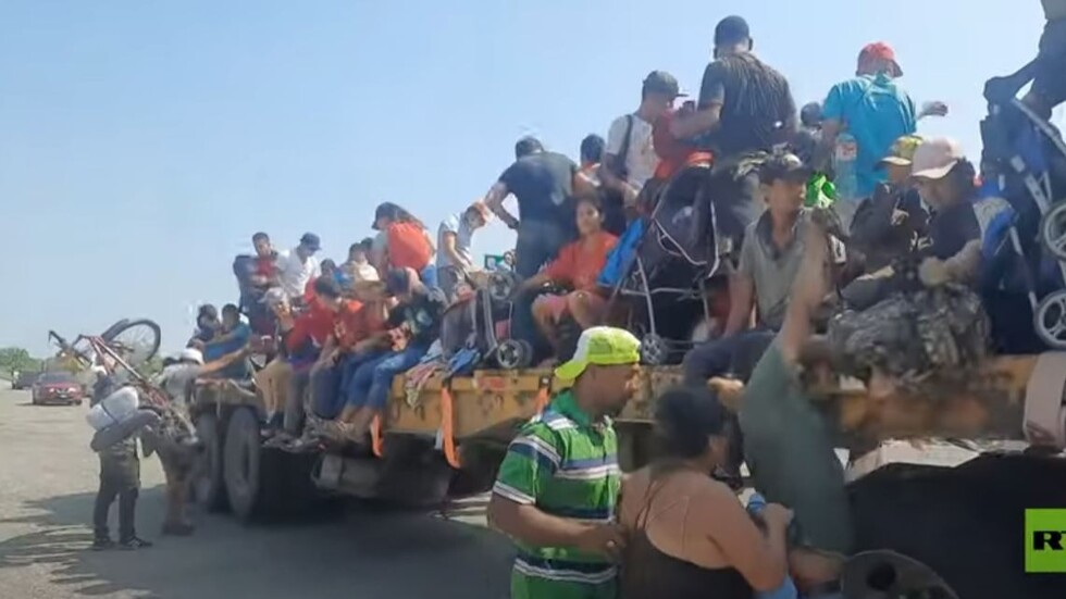 توقيف قافلة مهاجرين في طريقها إلى الحدود الأمريكية